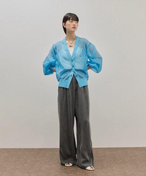 ADAM ET ROPE'(アダムエロペ)の「ライトデニムイージーパンツ(デニムパンツ・レディース・ブルー系その他4/ブラック/サックスブルー・38/36/34)」の5枚目の写真