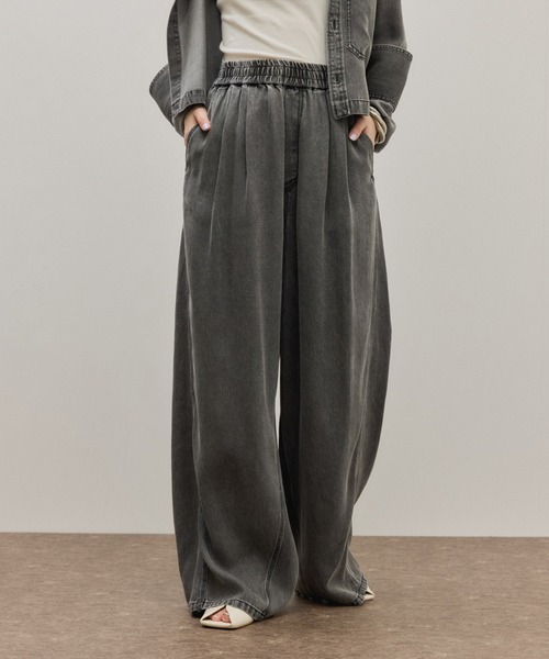 ADAM ET ROPE'(アダムエロペ)の「ライトデニムイージーパンツ(デニムパンツ・レディース・ブルー系その他4/ブラック/サックスブルー・38/36/34)」の8枚目の写真