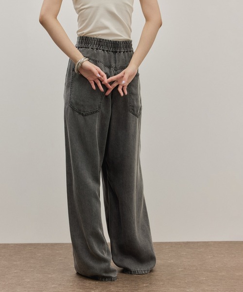 ADAM ET ROPE'(アダムエロペ)の「ライトデニムイージーパンツ(デニムパンツ・レディース・ブルー系その他4/ブラック/サックスブルー・38/36/34)」の10枚目の写真