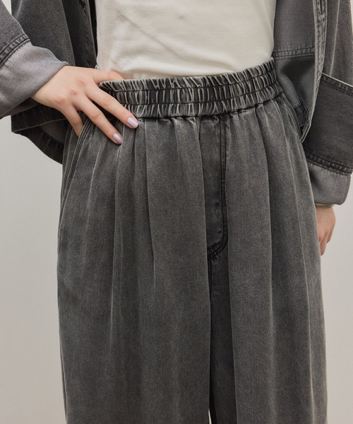 ADAM ET ROPE'(アダムエロペ)の「ライトデニムイージーパンツ(デニムパンツ・レディース・ブルー系その他4/ブラック/サックスブルー・38/36/34)」の11枚目の写真