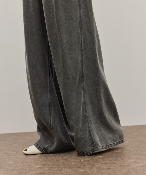 ADAM ET ROPE'(アダムエロペ)の「ライトデニムイージーパンツ(デニムパンツ・レディース・ブルー系その他4/ブラック/サックスブルー・38/36/34)」の14枚目の写真