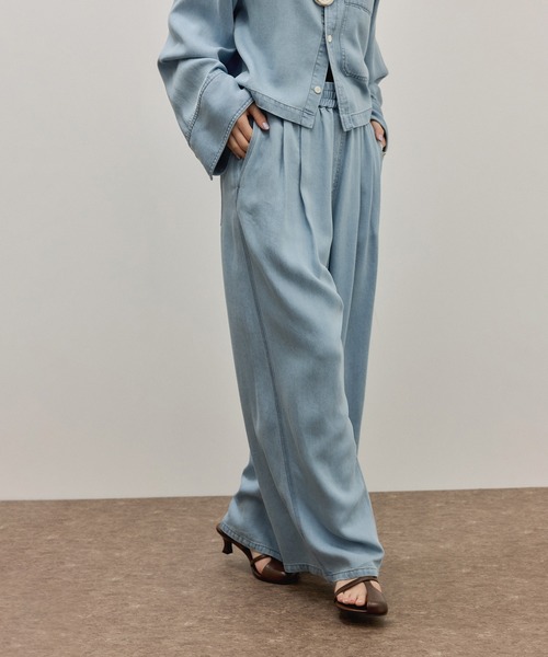 ADAM ET ROPE'(アダムエロペ)の「ライトデニムイージーパンツ(デニムパンツ・レディース・ブルー系その他4/ブラック/サックスブルー・38/36/34)」の16枚目の写真