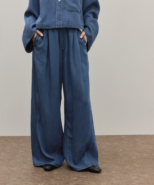 ADAM ET ROPE'(アダムエロペ)の「ライトデニムイージーパンツ(デニムパンツ・レディース・ブルー系その他4/ブラック/サックスブルー・38/36/34)」の17枚目の写真