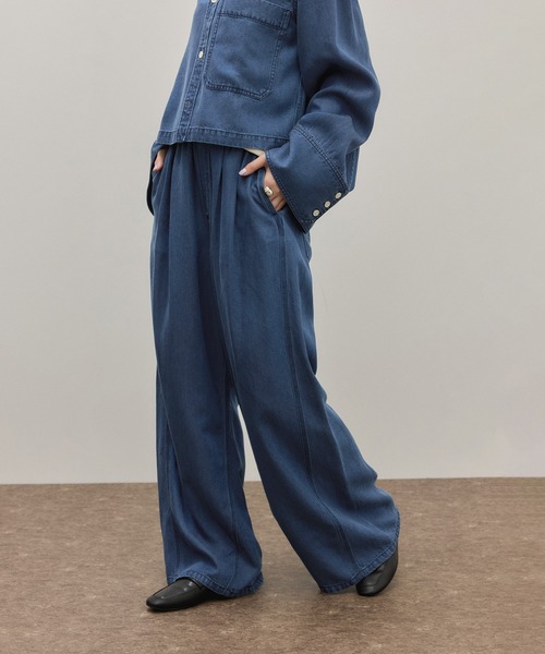 ADAM ET ROPE'(アダムエロペ)の「ライトデニムイージーパンツ(デニムパンツ・レディース・ブルー系その他4/ブラック/サックスブルー・38/36/34)」の18枚目の写真