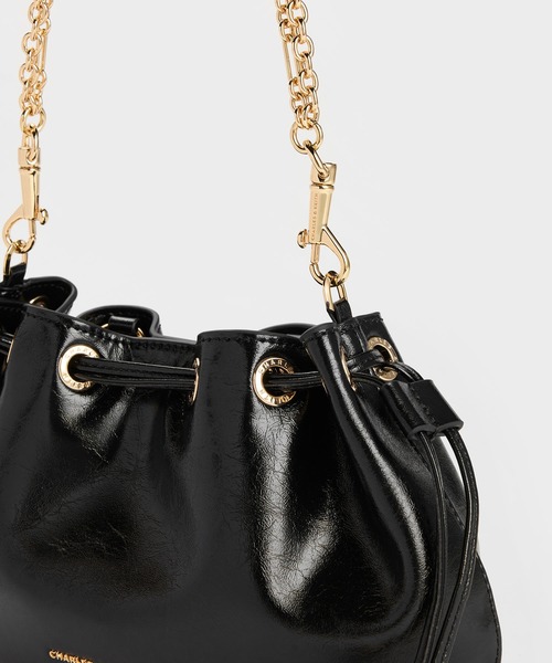 CHARLES & KEITH（チャールズ & キース）の「Moxieミニモキシードローストリングバケットバッグ（ショルダーバッグ・レディース・ブラック・S）」の7枚目の写真