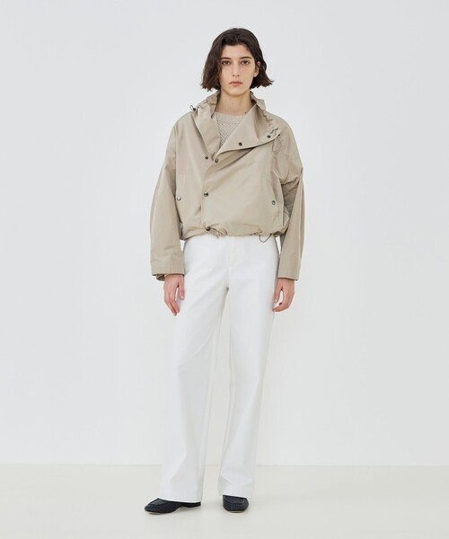 GALERIE VIE（ギャルリー ヴィー）の「メモリータフタ ハイネックショートブルゾン（ブルゾン・レディース・ライトベージュ/ネイビー/ダークブルー・FREE）」の4枚目の写真