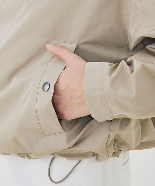 GALERIE VIE（ギャルリー ヴィー）の「メモリータフタ ハイネックショートブルゾン（ブルゾン・レディース・ライトベージュ/ネイビー/ダークブルー・FREE）」の12枚目の写真