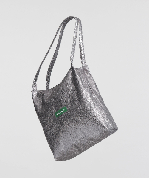 GREEN STUFF（グリーンスタッフ）の「boxy bag 53 - glitter texture titanium silver（ショルダーバッグ・レディース・その他・FREE）」の3枚目の写真