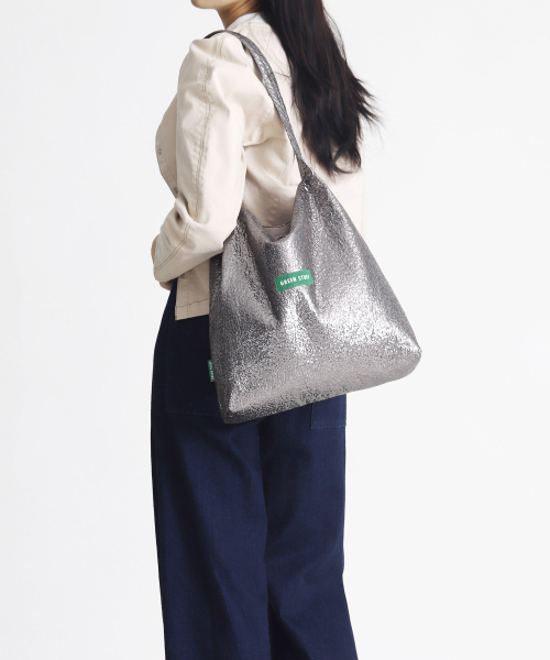 GREEN STUFF（グリーンスタッフ）の「boxy bag 53 - glitter texture titanium silver（ショルダーバッグ・レディース・その他・FREE）」の7枚目の写真