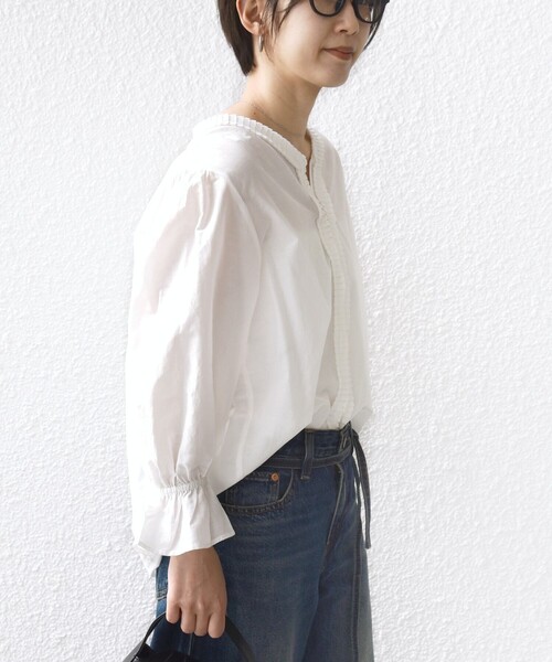 SHIPS（シップス）の「〈手洗い可能〉綿 シルク Vネック フリル タック ブラウス（シャツ/ブラウス・レディース・ネイビー/ライトイエロー/オフホワイト・ONE SIZE）」の17枚目の写真