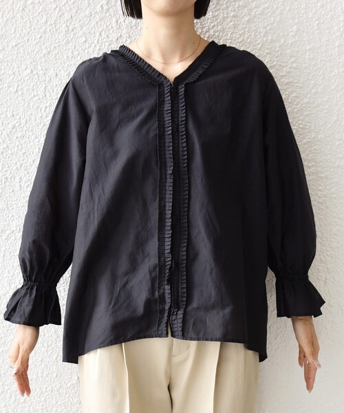 SHIPS(シップス)の「〈手洗い可能〉綿 シルク Vネック フリル タック ブラウス(シャツ/ブラウス・レディース・ネイビー/ライトイエロー/オフホワイト・ONE SIZE)」の7枚目の写真