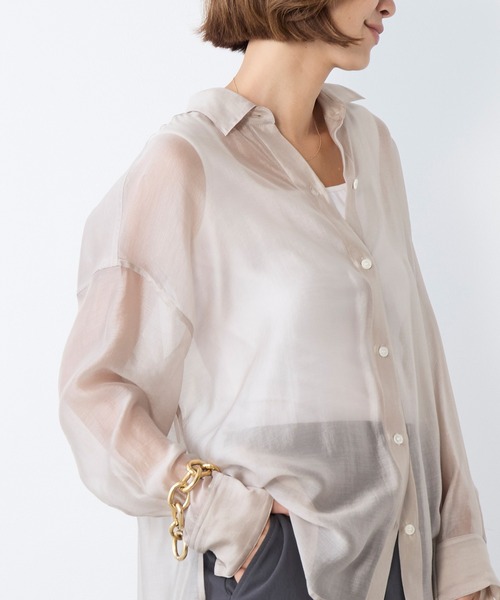 MICA&DEAL(マイカ&ディール)の「シアーシャツ(シャツ/ブラウス・レディース・ライトベージュ/ブルーグレー/ネイビー/ベージュ・FREE)」の19枚目の写真