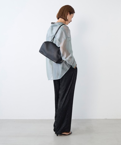 MICA&DEAL(マイカ&ディール)の「シアーシャツ(シャツ/ブラウス・レディース・ライトベージュ/ブルーグレー/ネイビー/ベージュ・FREE)」の11枚目の写真