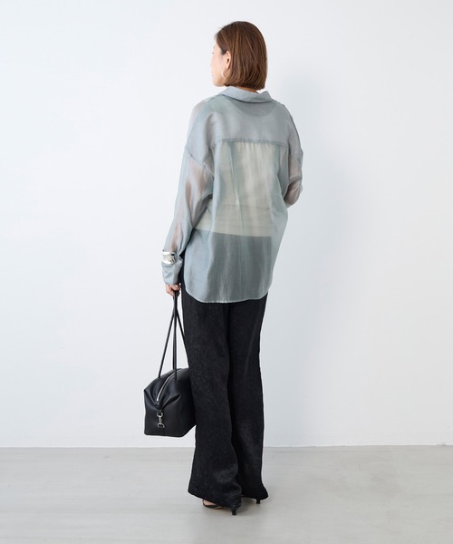 MICA&DEAL(マイカ&ディール)の「シアーシャツ(シャツ/ブラウス・レディース・ライトベージュ/ブルーグレー/ネイビー/ベージュ・FREE)」の12枚目の写真