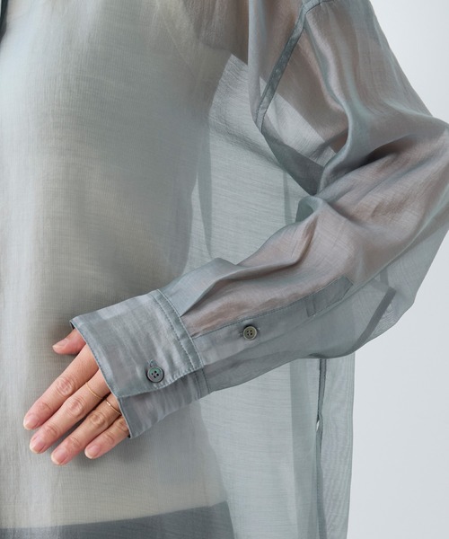 MICA&DEAL(マイカ&ディール)の「シアーシャツ(シャツ/ブラウス・レディース・ライトベージュ/ブルーグレー/ネイビー/ベージュ・FREE)」の17枚目の写真