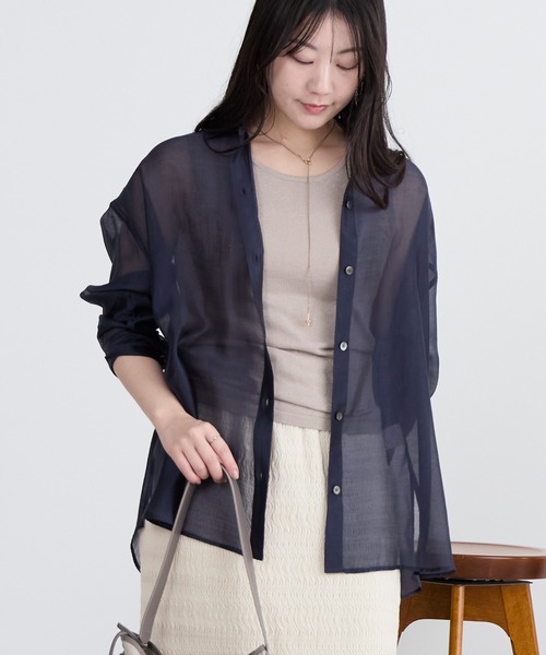MICA&DEAL(マイカ&ディール)の「シアーシャツ(シャツ/ブラウス・レディース・ライトベージュ/ブルーグレー/ネイビー/ベージュ・FREE)」の5枚目の写真