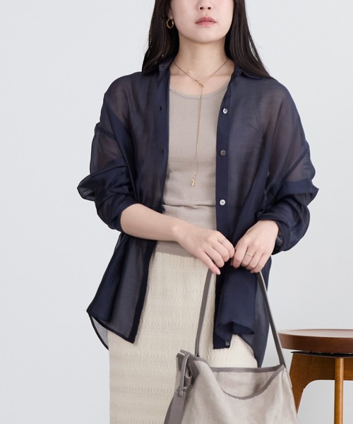 MICA&DEAL(マイカ&ディール)の「シアーシャツ(シャツ/ブラウス・レディース・ライトベージュ/ブルーグレー/ネイビー/ベージュ・FREE)」の6枚目の写真