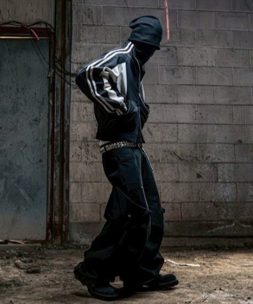 ROARINGRAD(ロアリングラド)の「【ROARINGRAD】26 Crop Track Jacket / 【ロアリングラド】クロップトラックジャケット<着用動画あり>(ナイロンジャケット・メンズ・ブラック/レッド・L/M)」の12枚目の写真