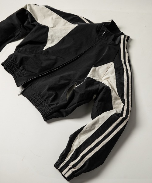 ROARINGRAD(ロアリングラド)の「【ROARINGRAD】26 Crop Track Jacket / 【ロアリングラド】クロップトラックジャケット<着用動画あり>(ナイロンジャケット・メンズ・ブラック/レッド・L/M)」の3枚目の写真
