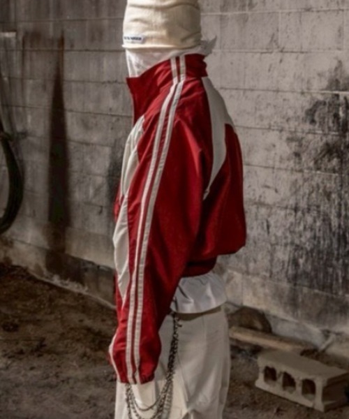 ROARINGRAD(ロアリングラド)の「【ROARINGRAD】26 Crop Track Jacket / 【ロアリングラド】クロップトラックジャケット<着用動画あり>(ナイロンジャケット・メンズ・ブラック/レッド・L/M)」の18枚目の写真