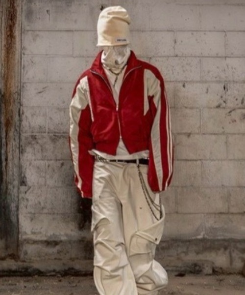 ROARINGRAD(ロアリングラド)の「【ROARINGRAD】26 Crop Track Jacket / 【ロアリングラド】クロップトラックジャケット<着用動画あり>(ナイロンジャケット・メンズ・ブラック/レッド・L/M)」の14枚目の写真