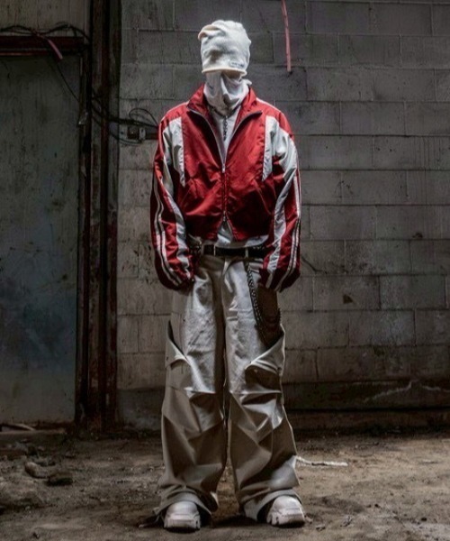 ROARINGRAD(ロアリングラド)の「【ROARINGRAD】26 Crop Track Jacket / 【ロアリングラド】クロップトラックジャケット<着用動画あり>(ナイロンジャケット・メンズ・ブラック/レッド・L/M)」の15枚目の写真