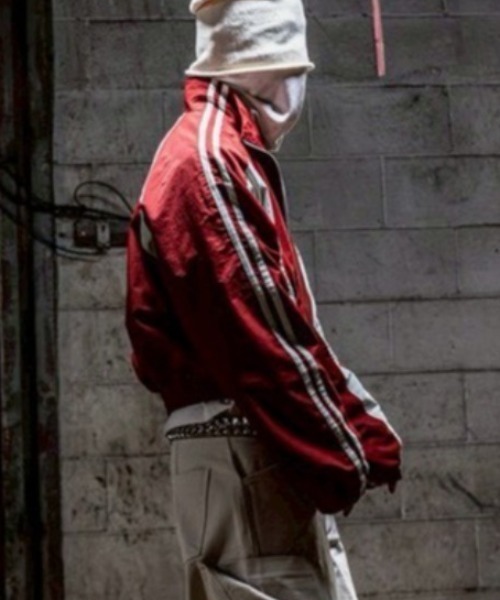 ROARINGRAD(ロアリングラド)の「【ROARINGRAD】26 Crop Track Jacket / 【ロアリングラド】クロップトラックジャケット<着用動画あり>(ナイロンジャケット・メンズ・ブラック/レッド・L/M)」の17枚目の写真