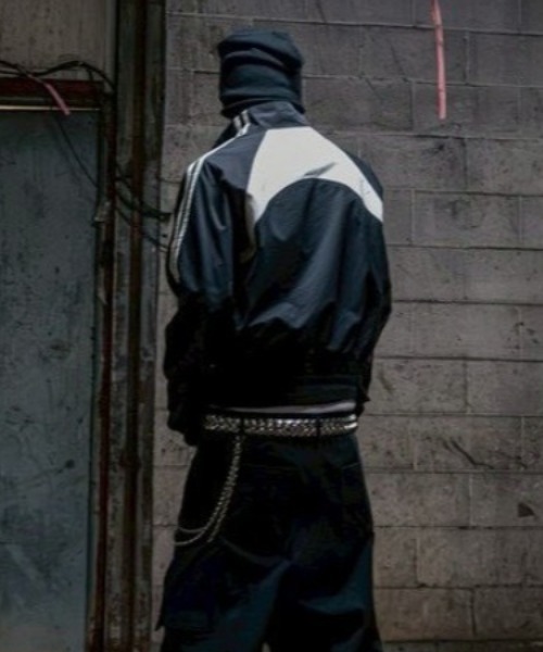 ROARINGRAD(ロアリングラド)の「【ROARINGRAD】26 Crop Track Jacket / 【ロアリングラド】クロップトラックジャケット<着用動画あり>(ナイロンジャケット・メンズ・ブラック/レッド・L/M)」の6枚目の写真