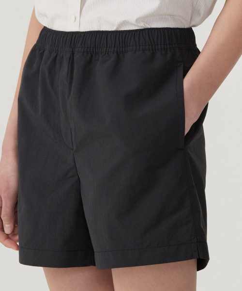 COVERNAT WOMAN（カバーナットウーマン）の「ウィメンズ 軽量ナイロンショーツ Black（その他パンツ・レディース・その他・WS/WM）」の9枚目の写真