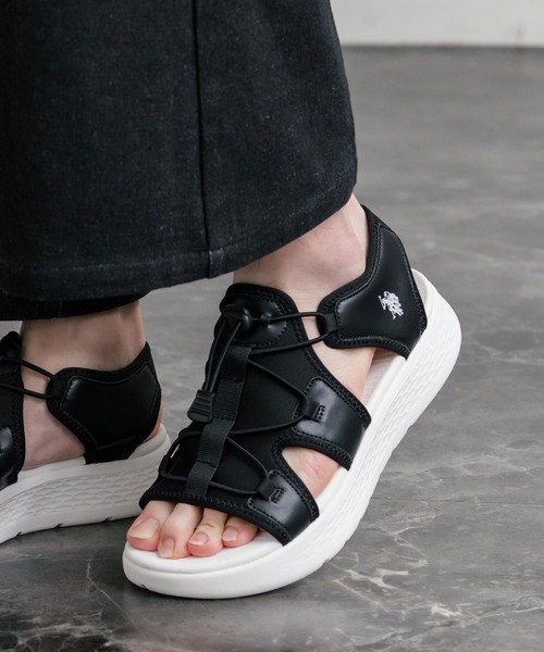 U.S. POLO ASSN.(ユーエスポロアッスン)の「U.S. POLO ASSN. ユーエスポロアッスン ワンポイントロゴ厚底スニーカーサンダル(サンダル・メンズ・ブラック×ホワイト/ホワイト/ライトベージュ/ブラック・24cm/23.5cm/23cm/22.5cm/27cm/26.5cm/26cm/25.5cm/25cm/24.5cm)」の1枚目の写真