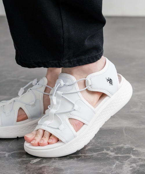U.S. POLO ASSN.(ユーエスポロアッスン)の「U.S. POLO ASSN. ユーエスポロアッスン ワンポイントロゴ厚底スニーカーサンダル(サンダル・メンズ・ブラック×ホワイト/ホワイト/ライトベージュ/ブラック・24cm/23.5cm/23cm/22.5cm/27cm/26.5cm/26cm/25.5cm/25cm/24.5cm)」の2枚目の写真