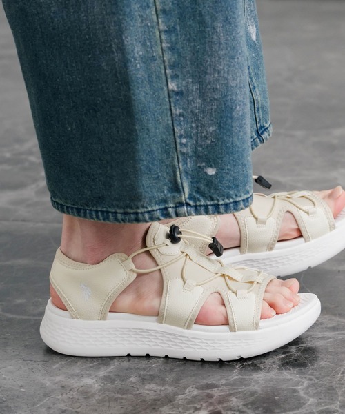 U.S. POLO ASSN.(ユーエスポロアッスン)の「U.S. POLO ASSN. ユーエスポロアッスン ワンポイントロゴ厚底スニーカーサンダル(サンダル・メンズ・ブラック×ホワイト/ホワイト/ライトベージュ/ブラック・24cm/23.5cm/23cm/22.5cm/27cm/26.5cm/26cm/25.5cm/25cm/24.5cm)」の22枚目の写真