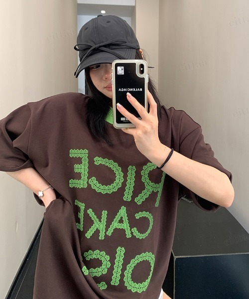 Dalfwin（ダールフィン）の「韓国ファッション RICECAKEレースロゴ半袖Tシャツ（Tシャツ/カットソー・レディース・ブラウン/レッド・FREE）」の8枚目の写真