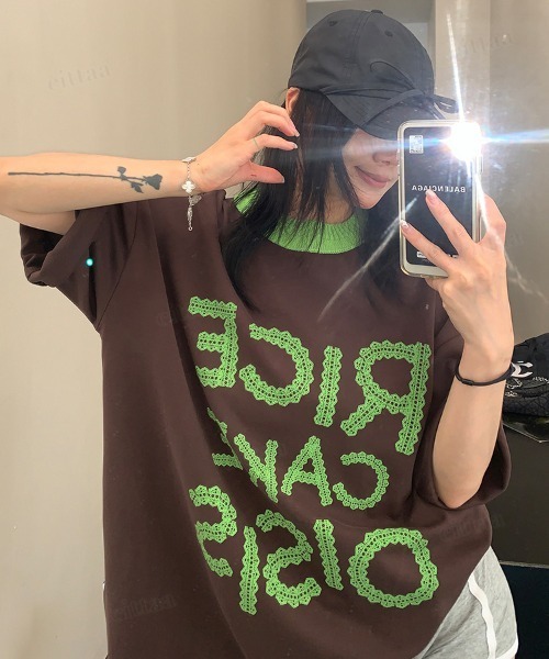 Dalfwin（ダールフィン）の「韓国ファッション RICECAKEレースロゴ半袖Tシャツ（Tシャツ/カットソー・レディース・ブラウン/レッド・FREE）」の7枚目の写真