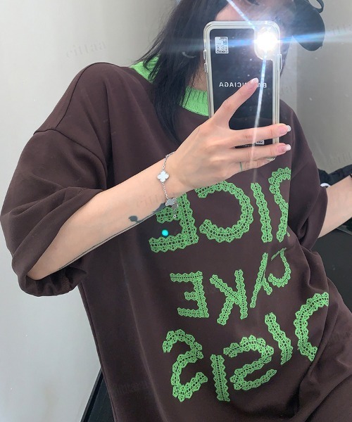 Dalfwin（ダールフィン）の「韓国ファッション RICECAKEレースロゴ半袖Tシャツ（Tシャツ/カットソー・レディース・ブラウン/レッド・FREE）」の6枚目の写真