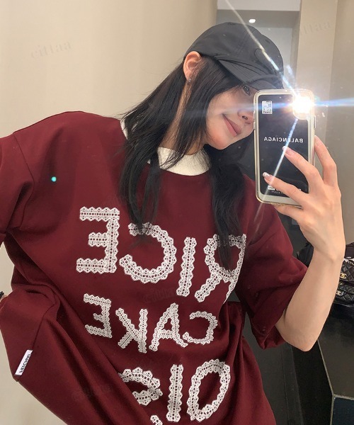 Dalfwin（ダールフィン）の「韓国ファッション RICECAKEレースロゴ半袖Tシャツ（Tシャツ/カットソー・レディース・ブラウン/レッド・FREE）」の17枚目の写真