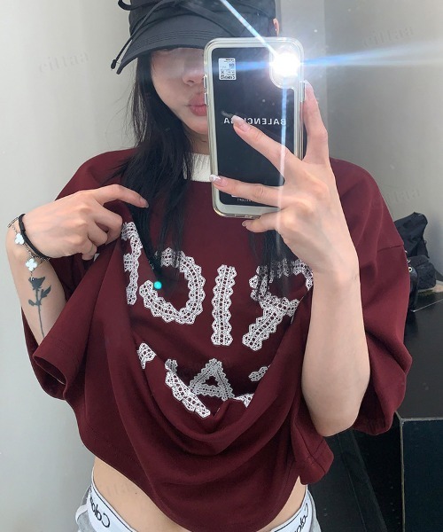 Dalfwin（ダールフィン）の「韓国ファッション RICECAKEレースロゴ半袖Tシャツ（Tシャツ/カットソー・レディース・ブラウン/レッド・FREE）」の16枚目の写真