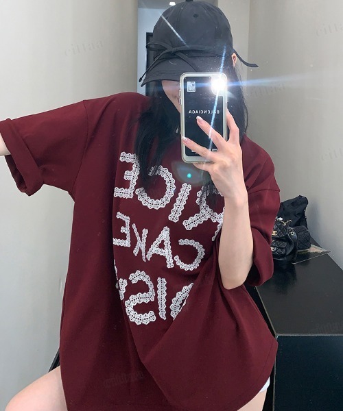 Dalfwin（ダールフィン）の「韓国ファッション RICECAKEレースロゴ半袖Tシャツ（Tシャツ/カットソー・レディース・ブラウン/レッド・FREE）」の13枚目の写真