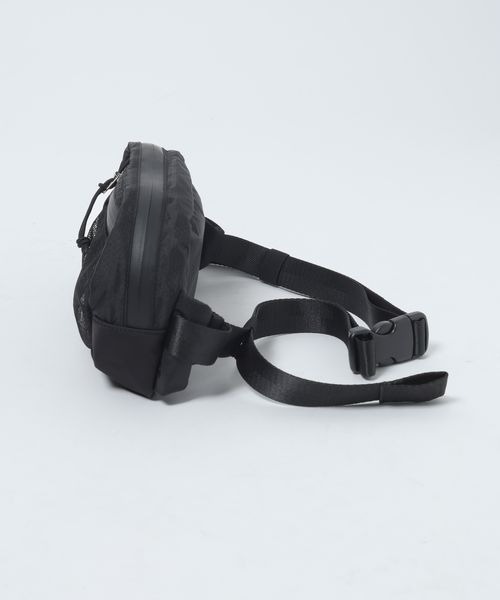 JEANASIS（ジーナシス）の「ナイロンメッシュウエストポーチ/679535（ボディバッグ/ウエストポーチ・レディース・ブラック/レッド系その他・FREE）」の4枚目の写真