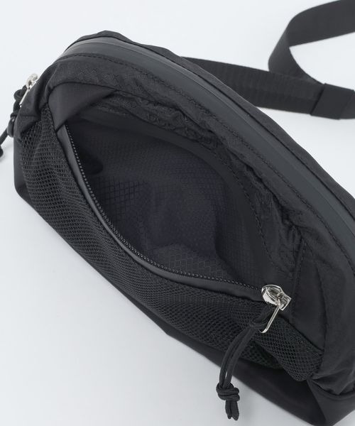 JEANASIS（ジーナシス）の「ナイロンメッシュウエストポーチ/679535（ボディバッグ/ウエストポーチ・レディース・ブラック/レッド系その他・FREE）」の7枚目の写真