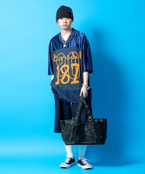 an meets zakka（アンミツザッカ）の「an meets zakka フェイクベロアライク合成皮革バックルベルト＆リング装飾ビッグトートバッグ（トートバッグ・レディース・ブラック/ホワイト・ONESIZE）」の11枚目の写真