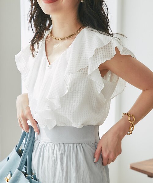 La boutique BonBon(ラブティックボンボン)の「【モテ女子の味方】サテンサッカーラッフルブラウス(シャツ/ブラウス・レディース・ホワイト/サックスブルー/ブラック・FREE)」の7枚目の写真