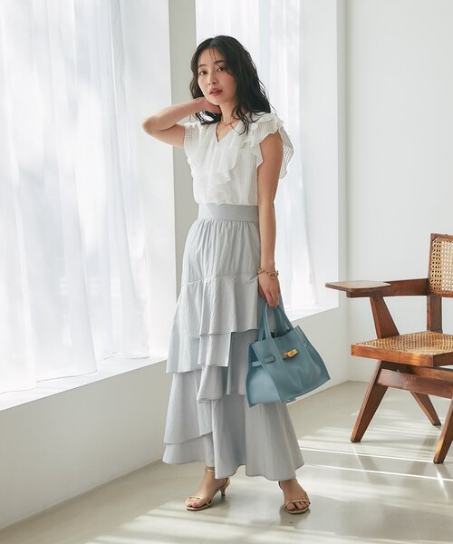La boutique BonBon(ラブティックボンボン)の「【モテ女子の味方】サテンサッカーラッフルブラウス(シャツ/ブラウス・レディース・ホワイト/サックスブルー/ブラック・FREE)」の9枚目の写真