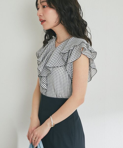 La boutique BonBon(ラブティックボンボン)の「【モテ女子の味方】サテンサッカーラッフルブラウス(シャツ/ブラウス・レディース・ホワイト/サックスブルー/ブラック・FREE)」の13枚目の写真