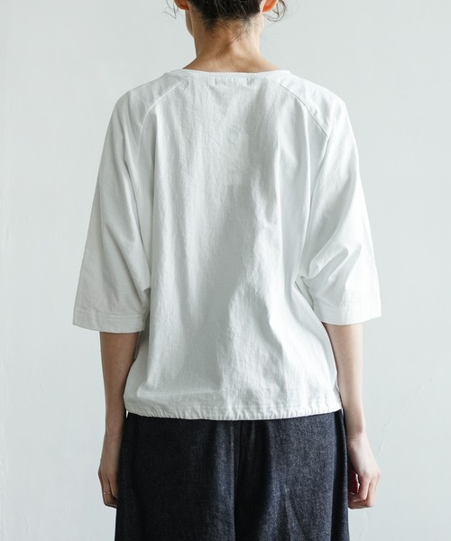 SOLAMONAT（ソラモナ）の「パフ天竺 裾ヒモ五分袖プルオーバー プリント Humilite（Tシャツ/カットソー・レディース・杢グレー/ホワイト×グレー/ホワイト×ブラック/ブラック/キナリ・FREE）」の16枚目の写真