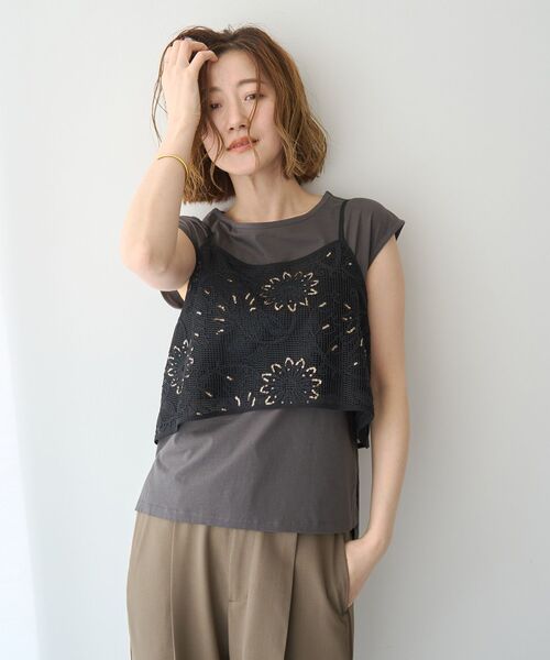 YECCA VECCA（イェッカヴェッカ）の「【尾崎紗代子さん着用】[2点SET]刺繍メッシュキャミセットコットンTee（Tシャツ/カットソー・レディース・ライトベージュ/ブラック・FREE）」の22枚目の写真