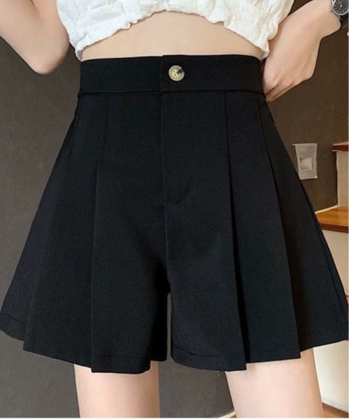 ＆soiree（アンドソワレ）の「ワイドプリーツショートパンツ（その他パンツ・レディース・アイボリー/ブラック・SMALL/MEDIUM/LARGE/X-LARGE）」の2枚目の写真