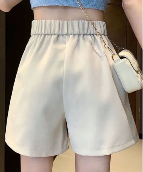 ＆soiree（アンドソワレ）の「ワイドプリーツショートパンツ（その他パンツ・レディース・アイボリー/ブラック・SMALL/MEDIUM/LARGE/X-LARGE）」の3枚目の写真