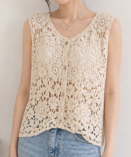 NANEA(ナネア)の「クロシェ編みフラワーレースベスト(Tシャツ/カットソー・レディース・アイボリー・フリー)」の2枚目の写真