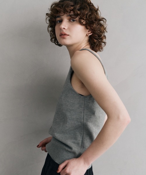 HANNE(アン)の「オープンバックニットタンク(タンクトップ・レディース・グレー/ブラック・FREE)」の14枚目の写真